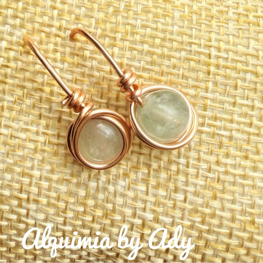 Elegant gold minimalist green fluorite earrings